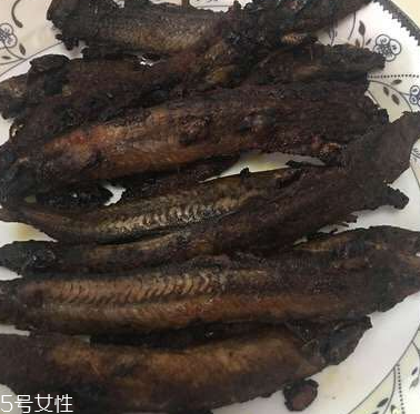 泥鰍會吃小魚嗎？這個是不會的