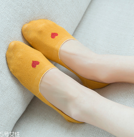 襪子粘有頭發(fā)怎么辦？巧妙利用身邊物品