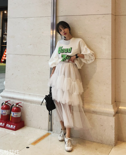 長(zhǎng)袖t恤怎么搭配？屬于你的最佳出門(mén)穿搭