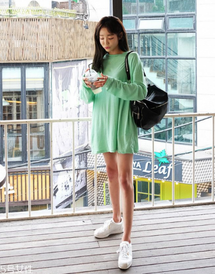 長(zhǎng)袖t恤怎么搭配？屬于你的最佳出門(mén)穿搭