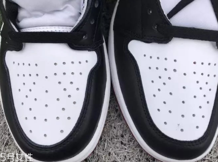 aj 1黑腳趾真假對(duì)比 aj1黑腳趾真品原來這樣鑒定