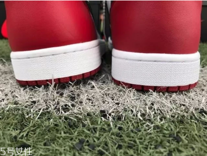 aj 1黑腳趾真假對(duì)比 aj1黑腳趾真品原來這樣鑒定