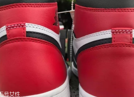 aj 1黑腳趾真假對(duì)比 aj1黑腳趾真品原來這樣鑒定