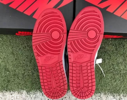 aj 1黑腳趾真假對(duì)比 aj1黑腳趾真品原來這樣鑒定