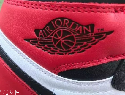 aj 1黑腳趾真假對(duì)比 aj1黑腳趾真品原來這樣鑒定