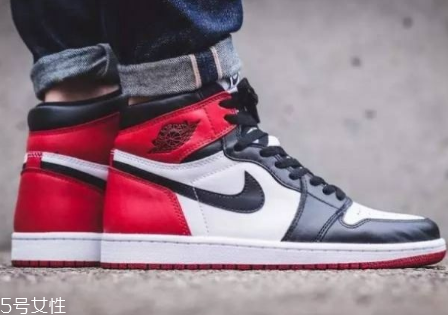 aj 1黑腳趾真假對(duì)比 aj1黑腳趾真品原來這樣鑒定