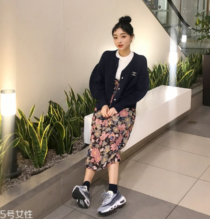 印花連衣裙配什么鞋子？印花連衣裙搭配鞋子圖片