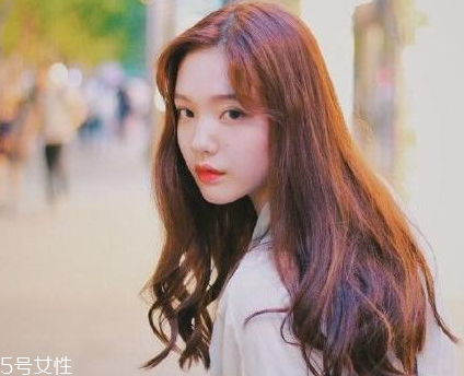 中長(zhǎng)發(fā)怎么扎好看 中長(zhǎng)發(fā)這樣扎可愛(ài)又減齡