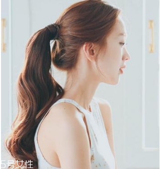 中長(zhǎng)發(fā)怎么扎好看 中長(zhǎng)發(fā)這樣扎可愛(ài)又減齡