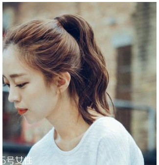 中長(zhǎng)發(fā)怎么扎好看 中長(zhǎng)發(fā)這樣扎可愛(ài)又減齡