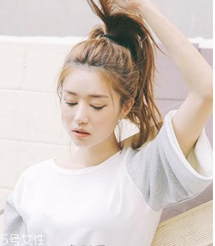 中長(zhǎng)發(fā)怎么扎好看 中長(zhǎng)發(fā)這樣扎可愛(ài)又減齡