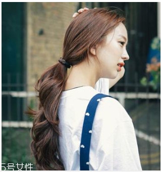 中長(zhǎng)發(fā)怎么扎好看 中長(zhǎng)發(fā)這樣扎可愛(ài)又減齡