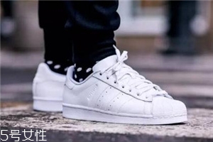 小白鞋曬黃了怎么辦？小白鞋曬黃了這樣恢復(fù)