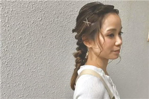 簡(jiǎn)單3步優(yōu)雅馬尾編發(fā)教程圖解