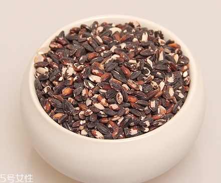 血糯米和黑米的區(qū)別 血糯米是黑米嗎？