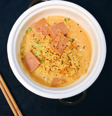 網(wǎng)紅牛奶辛拉面好吃嗎？牛奶辛拉面是黑暗料理嗎