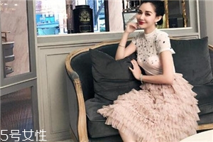 半身裙怎么搭配更優(yōu)雅？半身裙穿搭技巧