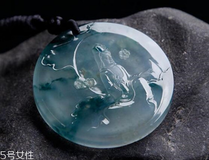 翡翠可以戴著洗澡嗎？翡翠洗澡能戴嗎