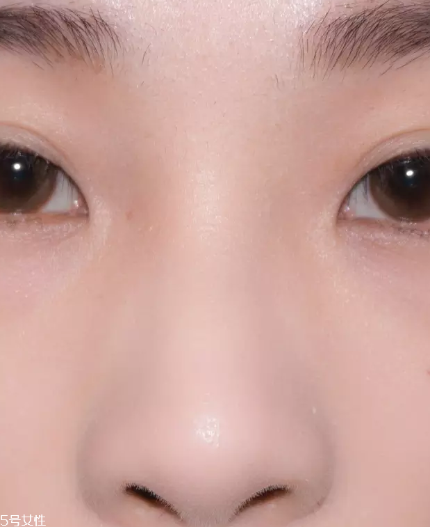 戴眼鏡要畫(huà)鼻影嗎 眼鏡妹的鼻影教程