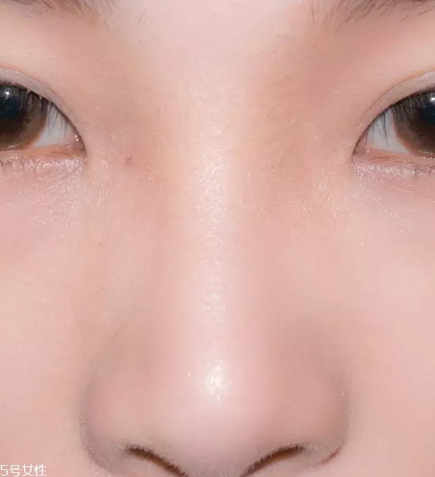 戴眼鏡要畫(huà)鼻影嗎 眼鏡妹的鼻影教程