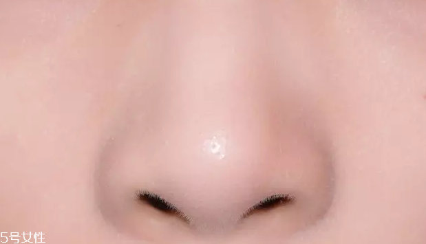 戴眼鏡要畫(huà)鼻影嗎 眼鏡妹的鼻影教程