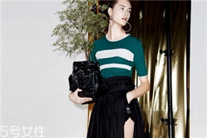 條紋t恤怎么搭配？條紋t恤搭配技巧