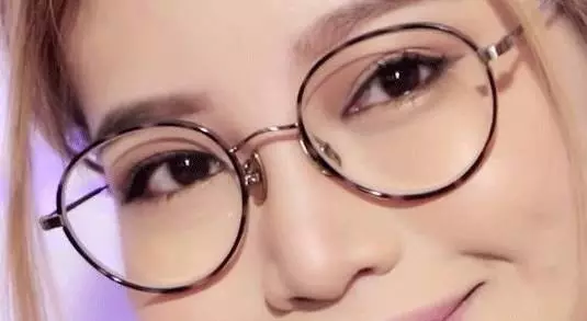 戴眼鏡要畫(huà)鼻影嗎 眼鏡妹的鼻影教程