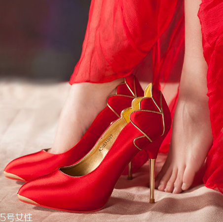 婚鞋是男方買還是女方買？婚鞋的購買講究