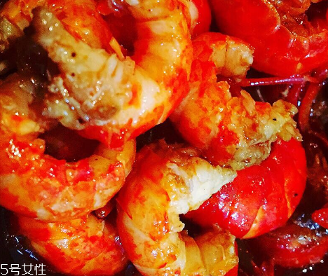 麻辣小龍蝦是海鮮嗎？麻辣小龍蝦屬于海鮮嗎？