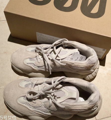 yeezy 500偏碼嗎？yeezy 500鞋碼標(biāo)準(zhǔn)嗎