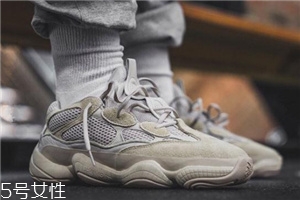 yeezy 500偏碼嗎？yeezy 500鞋碼標(biāo)準(zhǔn)嗎