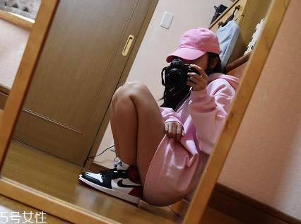 aj 1黑腳趾有女款嗎？aj 1黑腳趾有女生碼數(shù)嗎