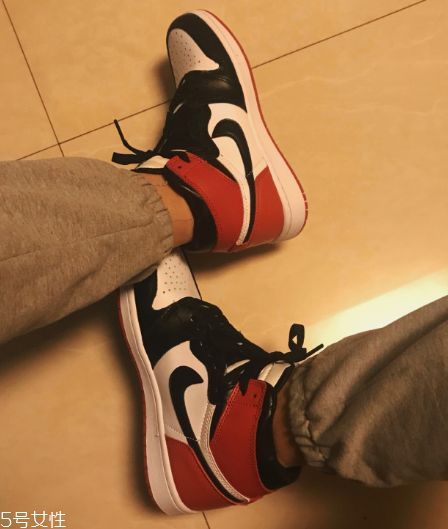aj 1黑腳趾是荔枝皮嗎？aj 1黑腳趾皮質(zhì)是不是荔枝皮