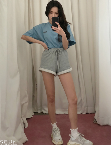 寬松t恤配什么褲子？寬松t恤搭配褲子圖片