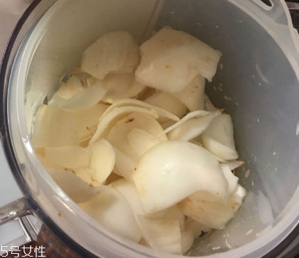 新鮮百合可以燉雞嗎？新鮮百合燉雞好吃嗎？
