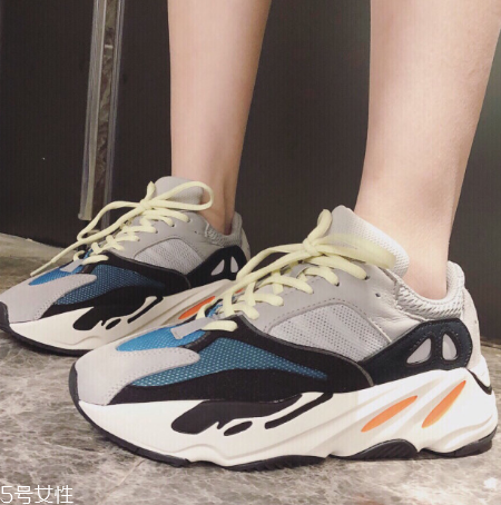 yeezy 700偏碼嗎？yeezy 700碼數正常嗎