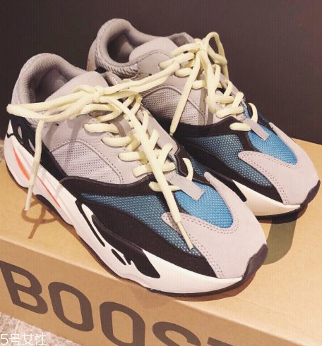 yeezy 700偏碼嗎？yeezy 700碼數正常嗎