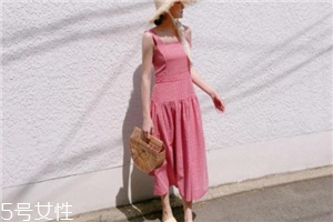 格子連衣裙搭配什么鞋子？格子連衣裙搭配技巧