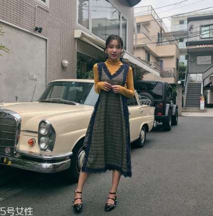 格子連衣裙搭配什么鞋子？格子連衣裙搭配技巧
