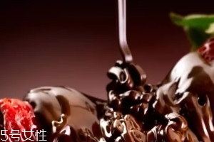 巧克力糖漿怎么做？巧克力糖漿可以做什么？