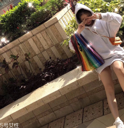 ashish彩虹亮片包多少錢？ashish彩虹亮片包價(jià)格