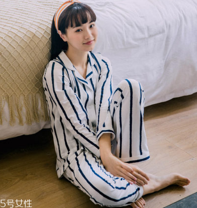 睡衣上的奶漬怎么去除？睡衣上有奶漬怎么洗
