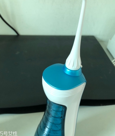 沖牙器和牙線哪個(gè)好？沖牙器和牙線的優(yōu)缺點(diǎn)