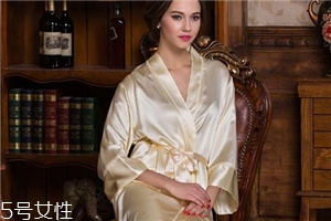 睡衣里面還要穿內(nèi)褲嗎？睡衣里面用不用穿內(nèi)褲