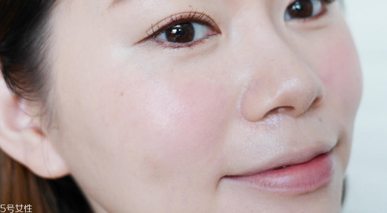 粉紅少女妝容怎么畫(huà) 粉紅約會(huì)妝容畫(huà)法