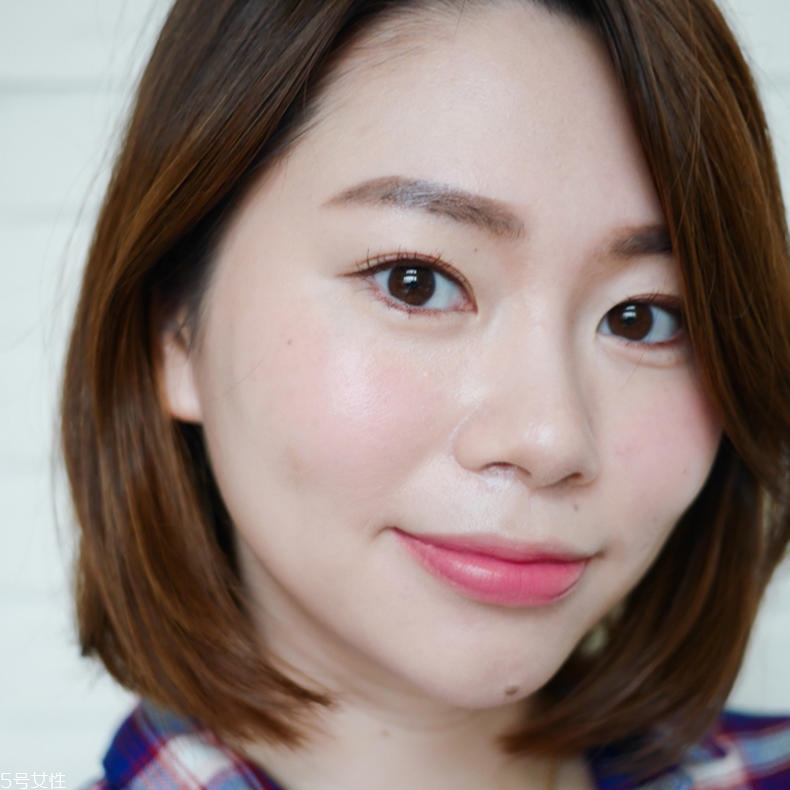 粉紅少女妝容怎么畫(huà) 粉紅約會(huì)妝容畫(huà)法