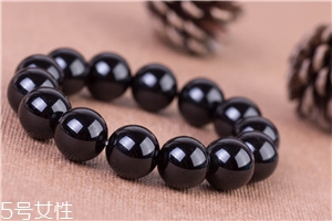 黑瑪瑙手串戴哪只手？黑瑪瑙手串佩戴忌諱