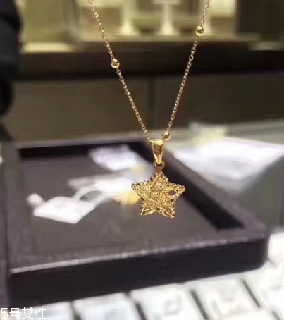 項(xiàng)鏈?zhǔn)屈S金還是k金好？項(xiàng)鏈選黃金還是k金