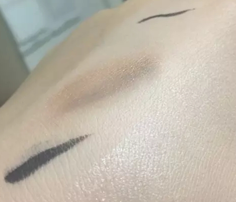 用防曬棒會(huì)花妝嗎？化妝了還能用防曬棒嗎