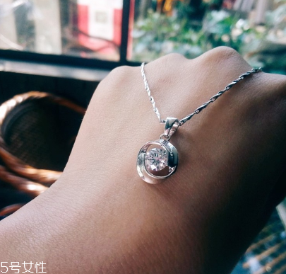 項(xiàng)鏈s925是銀還是白金？項(xiàng)鏈s925屬于白金還是銀